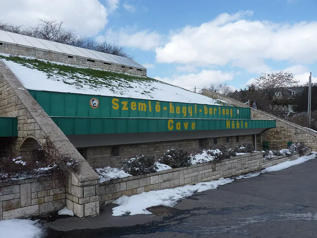 Entrance of the Szemlő-hegy Cave 02