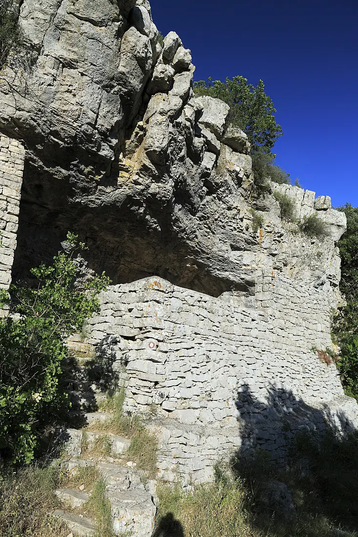 J32 460 Titova špilija