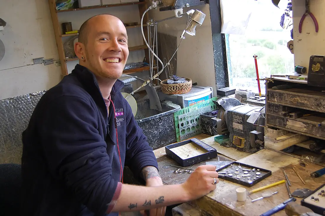 Blue John production - 4 jewellery - Treak Cliff Cavern - Andy Mabbett - 09