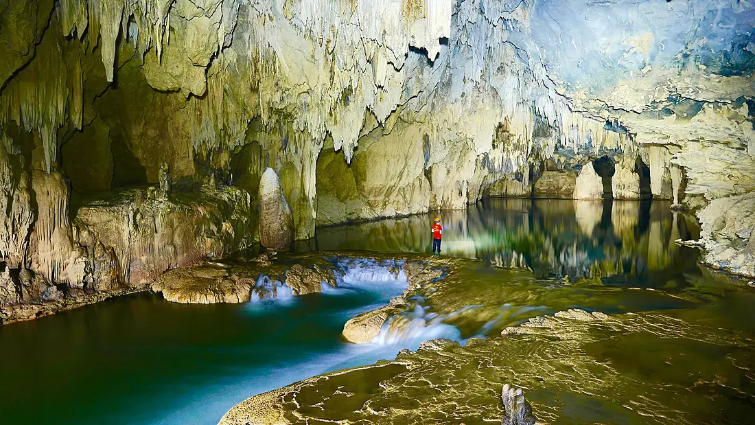 Hang Kim cave