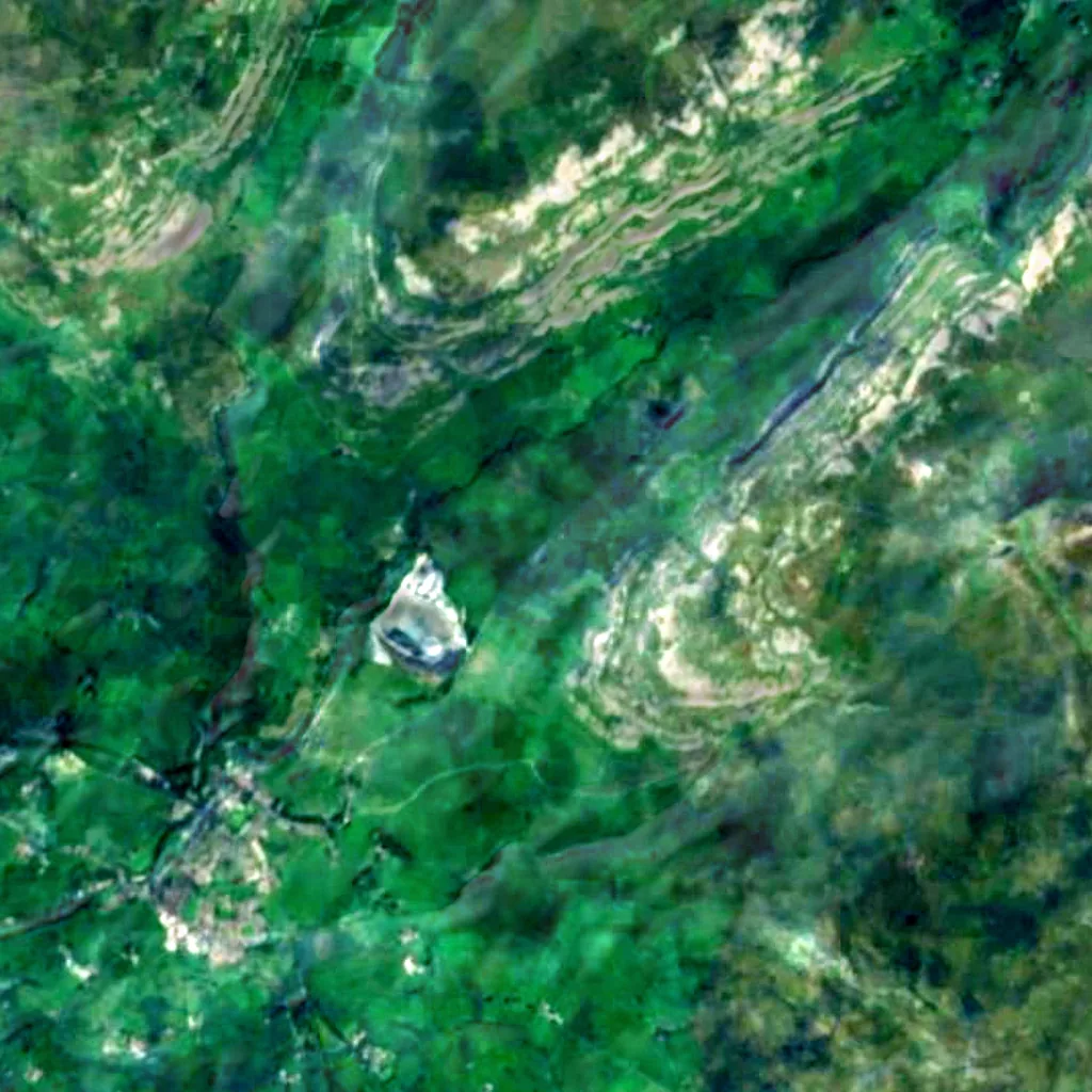 De grond boven White Scar Caves (Sentinel-2)