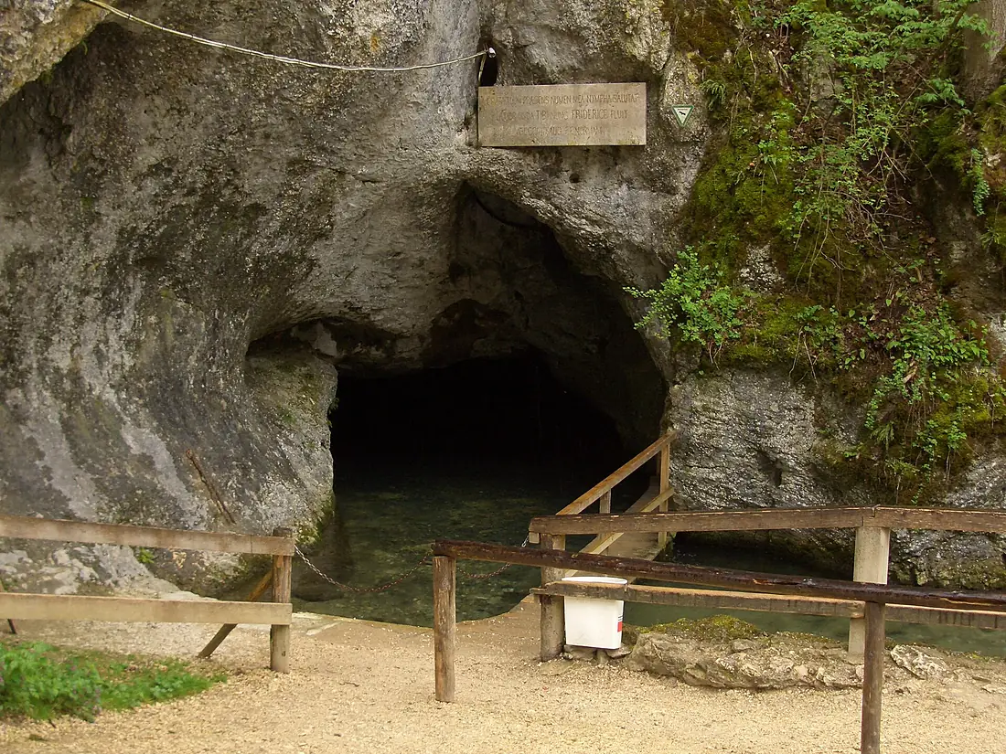 Wimsener Höhle, Eingang